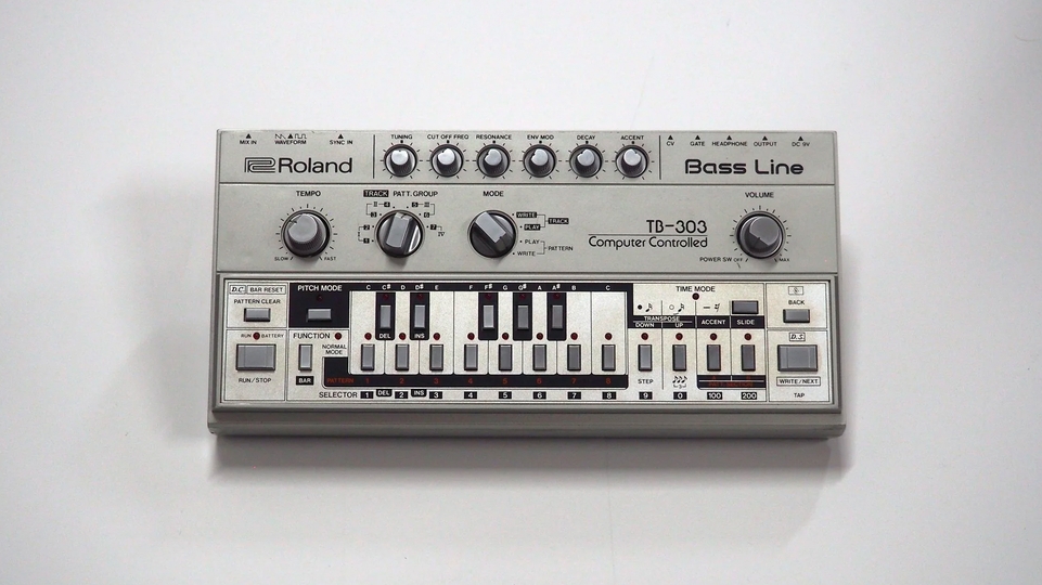 Roland TB-303 (1)