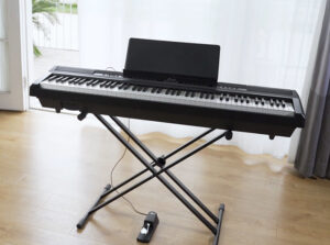 piano with x stand